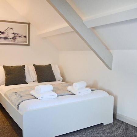 Modern Attic Studio Apartment With Harbour Views Penzance Bagian luar foto